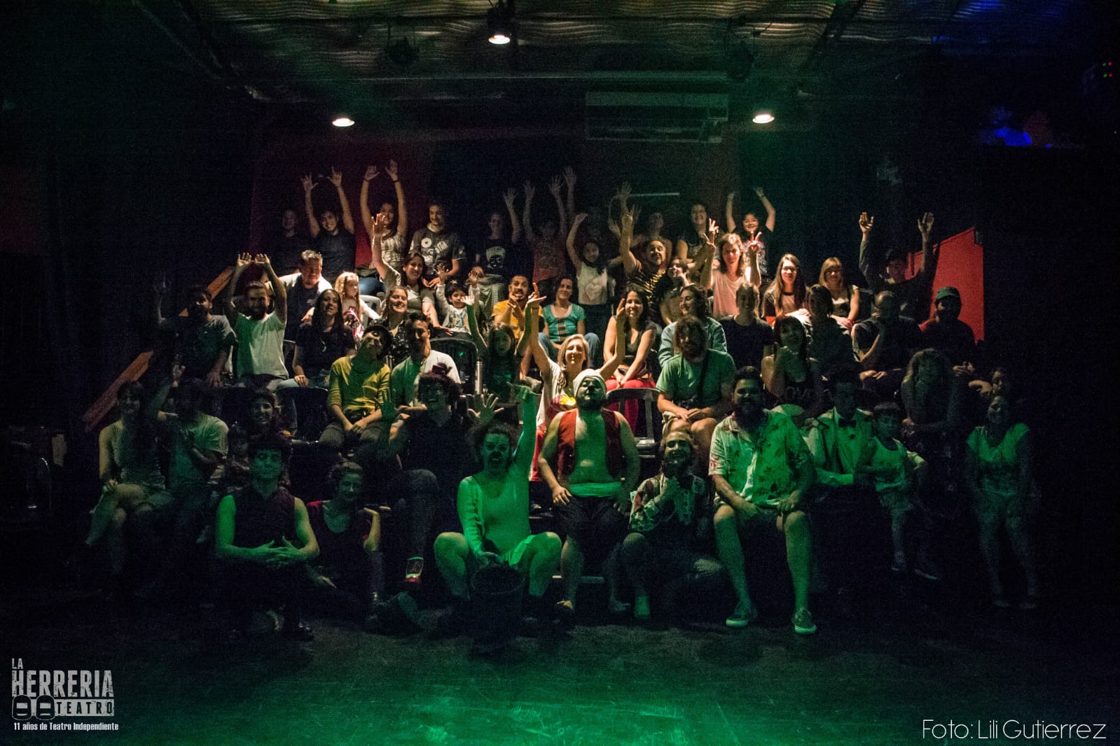 El equipo y comunidad de La Herrería Teatro durante una función